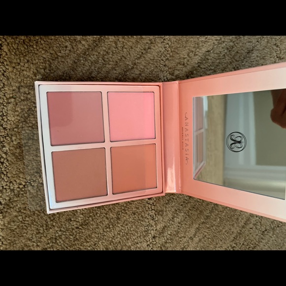 Blush/bronzer - Picture 2 of 3